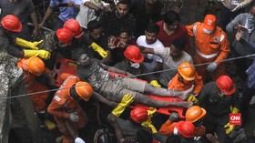 VIDEO: Evakuasi Korban Bangunan Runtuh di India, 15 Tewas