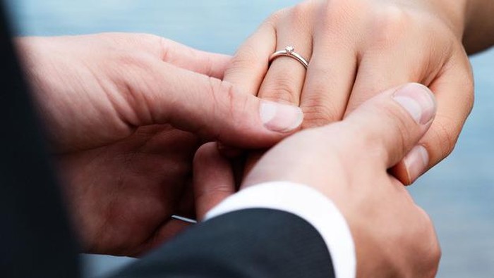 4 Tips Gelar Pertunangan Sederhana di Tengah Pandemi