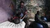 FOTO: Surga Anak-anak Difabel di Antara Kampung Kumuh Kenya Terlahir sebagai difabel, masa depan anak-anak di Kenya terancam suram. Namun mereka menemukan surga kegembiraan pada suatu pusat rehabilitasi.