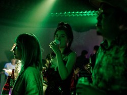 Kasus Corona Landai, Anak Muda di Wuhan Mulai Nongkrong dan Dugem