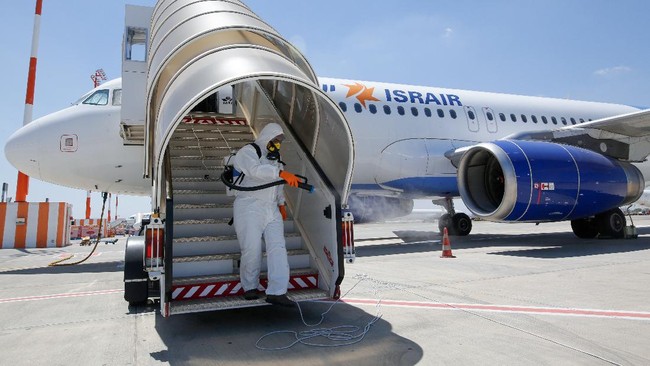 Sepekan usai kesepakatan normalisasi, pesawat maskapai Israel, Israir Airlines, untuk pertama kali mendarat di Bahrain.