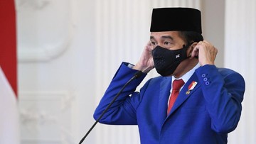 Presiden Jokowi meminta masyarakat bertahan, menjaga protokol kesehatan hingga vaksin covid-19 datang.