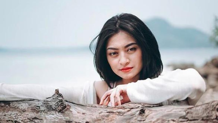 Nathalie Holscher jadi mualaf