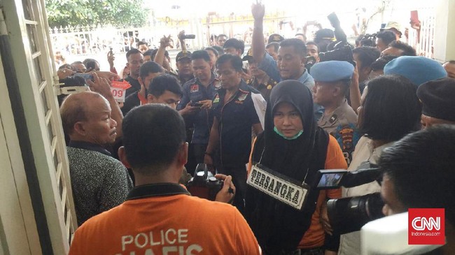 Tim penasihat hukum Zuraida Hanum, Onan Purba mengaku masih menunggu salinan putusan atas vonis mati yang dijatuhkan Pengadilan Tinggi Medan terhadap kliennya.