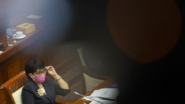 Menlu Retno Marsudi menekankan kembali posisi Indonesia yang akan terus memberikan dukungan bagi perjuangan Palestina.