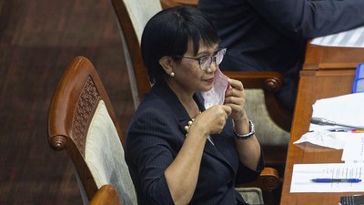 Menlu Retno Marsudi menegaskan Kemlu sangat transparan dalam proses rekrutmen, usai Mahfud sebut diplomat ada titipan dari partai politik.