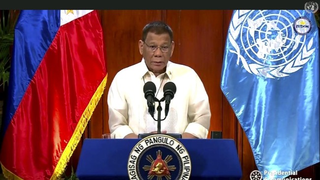 Melihat lambatnya laju vaksinasi di Filipina, Presiden negara itu Rodrigo Duterte akhirnya mengeluarkan ultimatum ancaman pidana bagi penolak vaksin Covid.