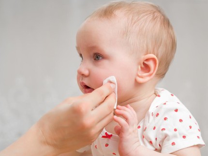 7 Obat Rumahan untuk Obati Ruam di Wajah Bayi