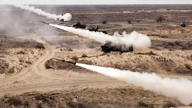 Pemimpin Armenia maupun Azerbaijan menolak usulan pembicaraan damai yang diserukan berbagai negara.