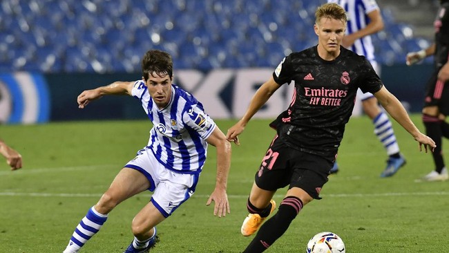 Gelandang muda Real Madrid Martin Odegaard dikonfirmasi positif virus corona usai menjalani tes polymerase chain reaction (PCR).