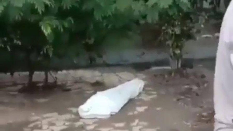 Penampakan jenazah di pinggir jalan