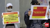 FOTO: 'Teriakan' Derita Petani Indonesia di Depan Istana Perwakilan kelompok tani, nelayan, hingga pegiat lingkungan melakukan aksi di depan Istana Kepresidenan sebagai bagian dari peringatan Hari Tani Nasional ke-60.