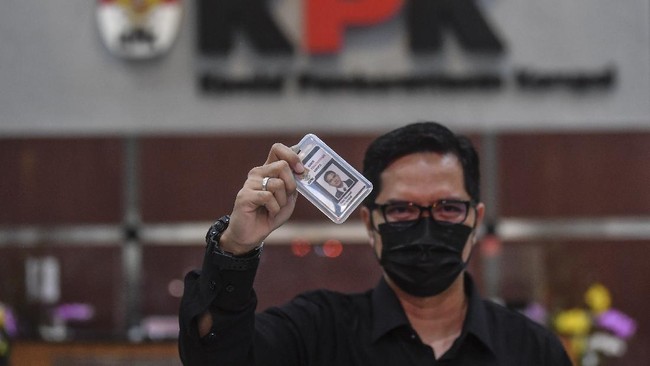 Eks Jubir KPK Febri Diansyah mengaku miris melihat mereka yang teguh melawan korupsi justru disingkirkan dengan alasan tidak lulus tes wawasan kebangsaan.