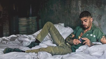 img-title Masih Berduka, Zayn Malik Tunda Tur Amerika Usai Liam Payne Tiada