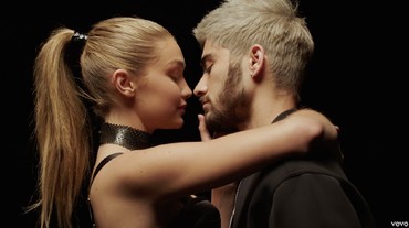 img-title Pisah dari Gigi Hadid, Zayn Malik Kepergok Daftar ke Situs Kencan