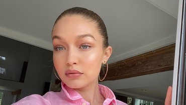 img-title Pisah dari Zayn Malik, Gigi Hadid Tampil dengan Rambut Baru