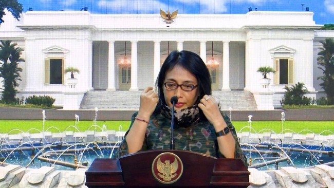 Menteri Pemberdayaan Perempuan dan Perlindungan Anak meminta warga tetap memakai masker di dalam rumah untuk menghindari lonjakan klaster keluarga.
