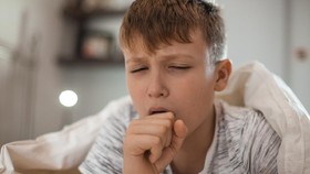 img-title Bukan Cuma Batuk yang Tak Kunjung Sembuh, Ini 4 Gejala TBC Anak
