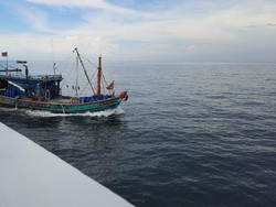 Illegal Fishing, Kapal Berbendera Malaysia Ditangkap di Selat Malaka