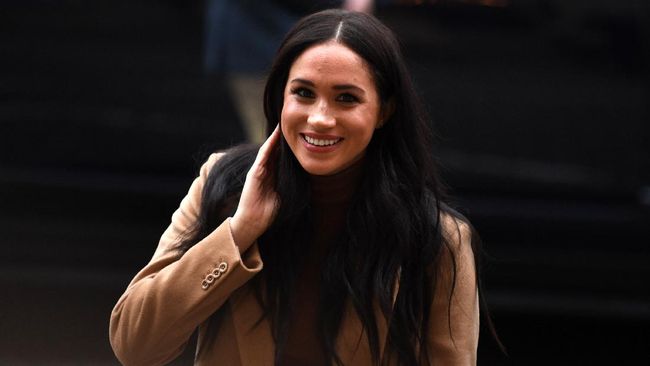 Istana Buckingham menilai bantahan Meghan Markle soal penghapusan nama di akta anak benar-benar membingungkan.