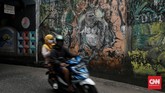 FOTO: Kolong Dipo KRL Depok yang Tampak Suram Kembali Kolong Dipo KRL di Depok, Jawa Barat, yang pernah dihiasi mural pada 2018 untuk menghilangkan kesan angker, kini tampak suram kembali.