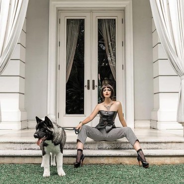 Nia Ramadhani Nangis-nangis Curhat ke Anjing soal Masalah Rumah Tangga
