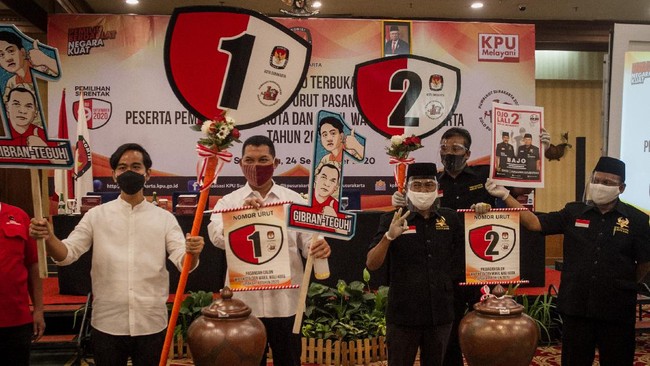 Sistem Informasi Rekapitulasi (Sirekap) KPU Pilkada Solo 100 persen menunjukkan paslon Gibran-Teguh unggul jauh atas paslon Bagyo-FX Supardjo.