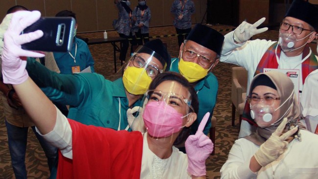 Survei Indikator Politik Indonesia (IPI) mencatat elektabilitas Muhammad-Sara dan Siti Nur Azizah-Ruhamaben naik, sementara Benjamin-Pilar turun.