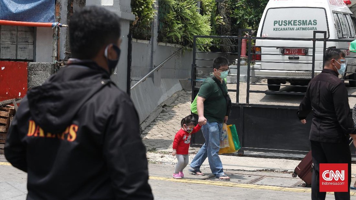 FOTO : Aksi Jemput OTG Covid Ala Petugas Puskesmas Jatinegara