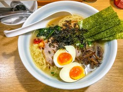 8 Tempat Makan Halal di Singapura, Ada Ramen hingga Dim Sum Halal