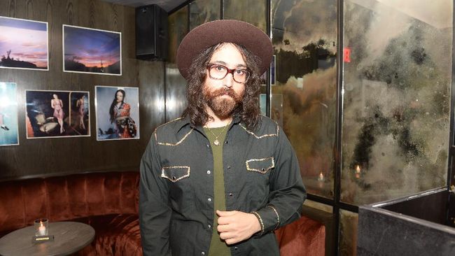 Anak John Lennon, Sean Ono Lennon, akan mewawancarai mantan rekan bermusik ayahnya di The Beatles, Paul McCartney.