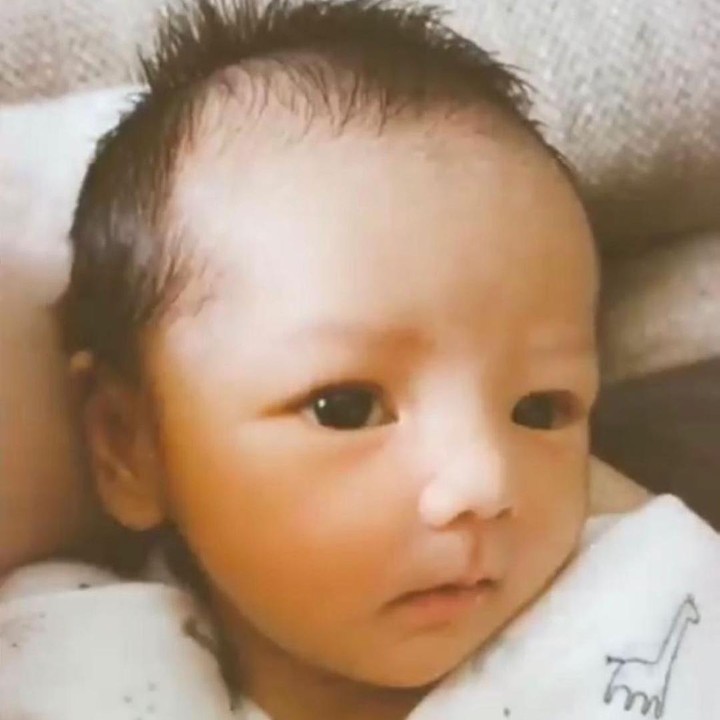 <p>Putra pertama pasangan Roger Danuarta dan Cut Meyriska, Shaquille Kaili Danuarta lahir pada 17 Juli 2020. Itu artinya, Shaquille sudah berusia 2 bulan ya. (Foto: Instagram @shaquillekailidanuarta)</p>
