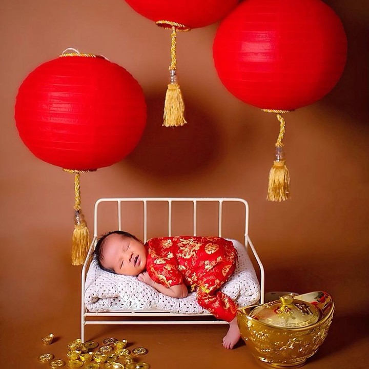 <p>Gimana Bunda? Shaquille cocok banget kan pakai baju tradisional China ini? (Foto: Instagram @shaquillekailidanuarta)</p>