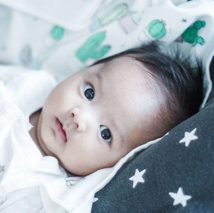 <p>Seperti arti namanya, banyak netizen memang memuji ketampanan baby Shaquille. (Foto: Instagram @shaquillekailidanuarta)</p>