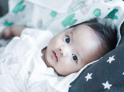 7 Potret Shaquille Kaili Danuarta, Putra Cut Meyriska yang Imut dan Tampan