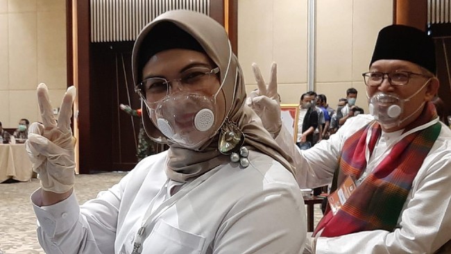 Putri Ma'ruf Amin yang juga cawalkot Tangsel Siti Nur Azizah bakal dibantu sejumlah tokoh untuk mendongkrak popularitas dan elektabilitas.