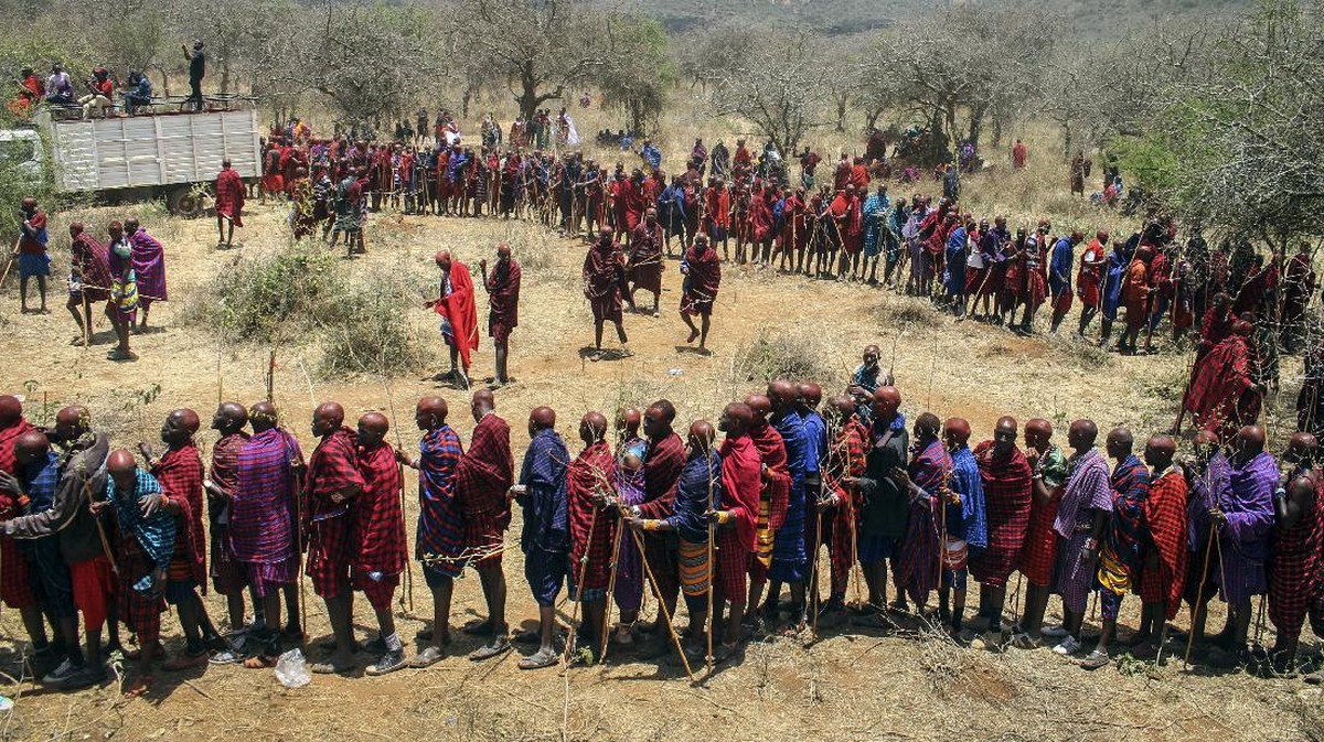 FOTO: Suku Maasai Gelar Upacara Tradisi di Tengah Pandemi