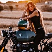 Tips Rambut Tetap Wangi dan Sehat Meski Sering Pakai Helm