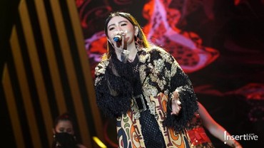 img-title Via Vallen Sempat Anggap Ajakan Duet Rhoma Irama Angin Lalu