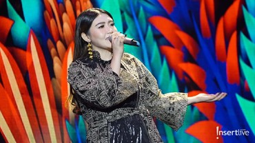 Via Vallen Bikin Hujan Uang di Rumah Sendiri