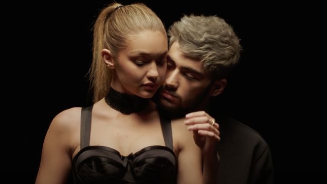 Beberapa pekan tak menampakkan diri, Gigi Hadid unggah foto selfie atau swafoto di akun Instagramnya dan menyebarkan pesan soal Pemilu AS.