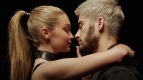 Cerita Cinta Zayn Malik-Gigi Hadid hingga Lahir Anak Pertama