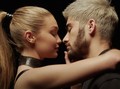 Cerita Cinta Zayn Malik-Gigi Hadid hingga Lahir Anak Pertama