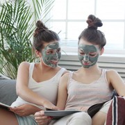 5 Produk Terbaik Clay Mask untuk Kulit Berjerawat