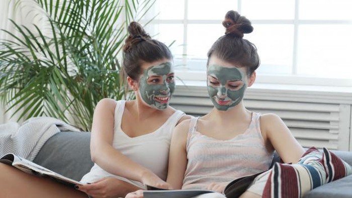5 Produk Terbaik Clay Mask untuk Kulit Berjerawat