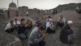 Tolak Pembongkaran Masjid, Muslim Hui Bentrok dengan Aparat China