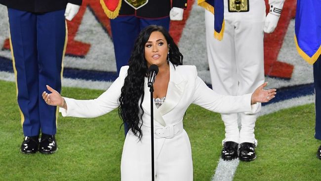 Musisi Demi Lovato nyaris kehilangan nyawa saat overdosis pada 2018 lalu. Ia sempat terkena serangan jantung dan tiga kali stroke sebelum melewati masa krisis.