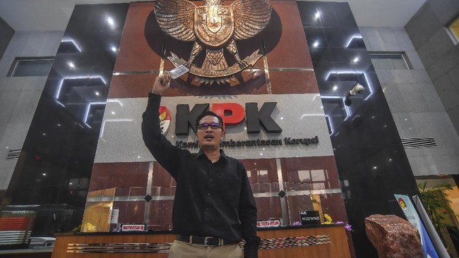 Eks jubir menyindir program KPK yang hendak menggandeng mantan koruptor atau bekas narapidana korupsi dalam pencegahan korupsi di RI.