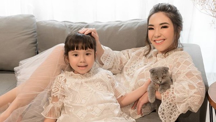 Gisel dan Gempi Gisel dan Gempi saat pemotretan bersama Rio Motret.