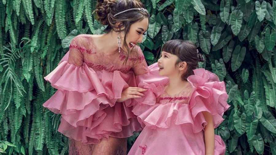 Gisel dan Gempi saat pemotretan bersama Rio Motret.